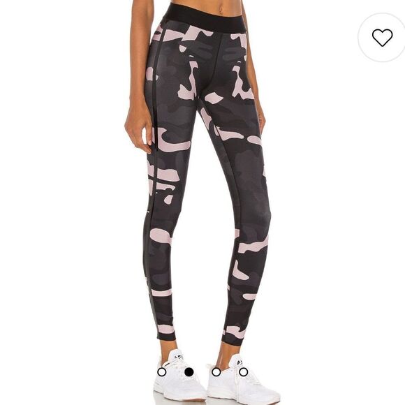 Ultracor Camo Collegiate Legging in Blush Patent Nero Pink Camo- Size Medium - Picture 1 of 9